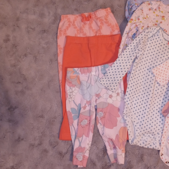 Huge Lot of 6 Carter's Onesies and 3 Leggings/Bottoms Size 9M - Picture 5 of 7